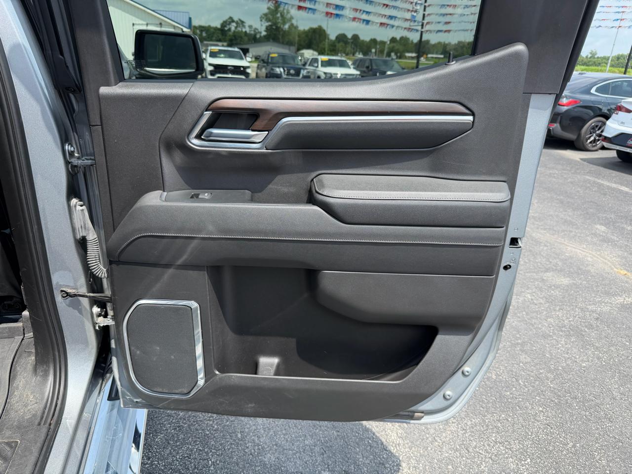 GMC Sierra 1500 4WD Crew Cab 147" SLT 2023
