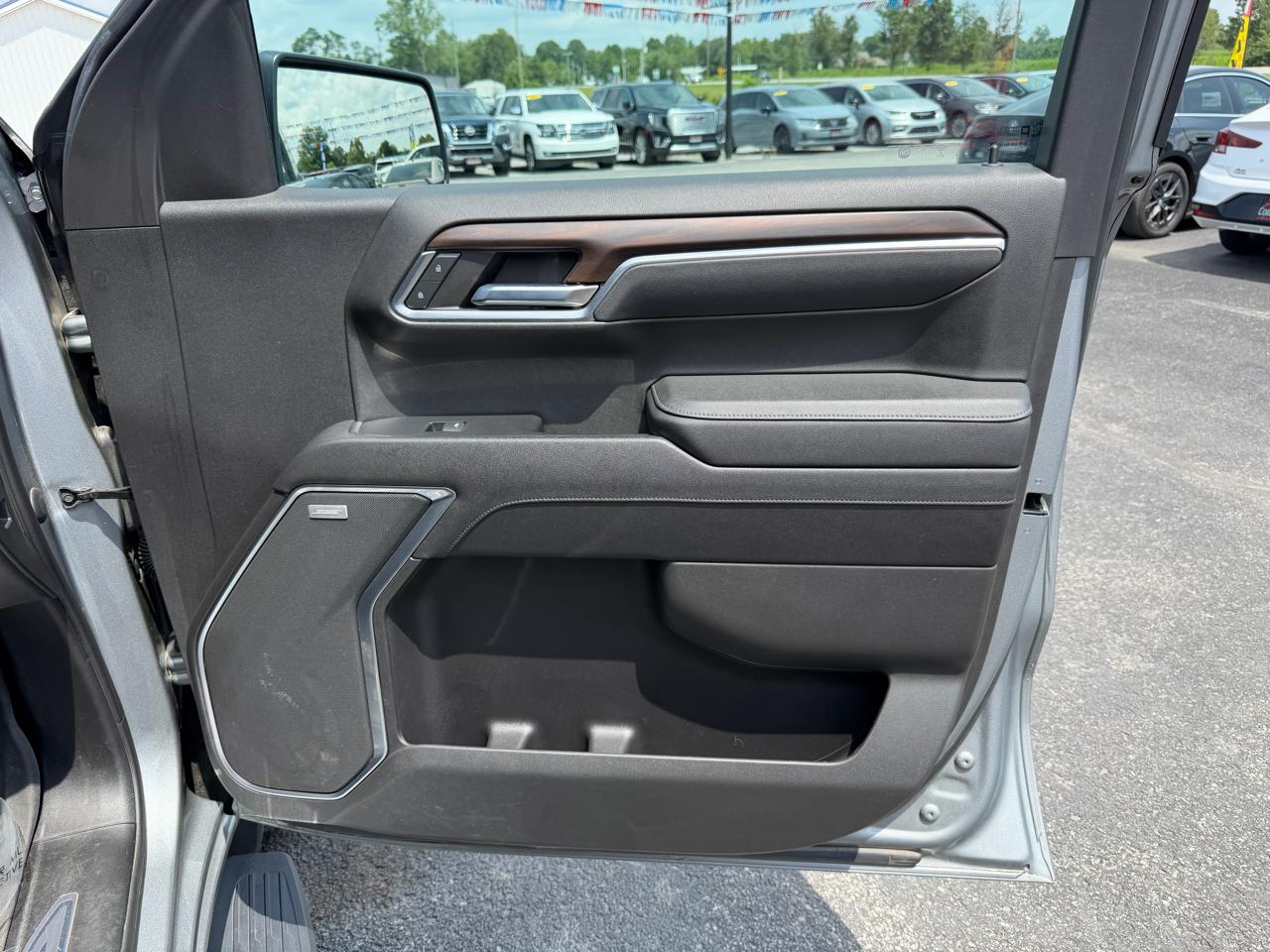 GMC Sierra 1500 4WD Crew Cab 147" SLT 2023