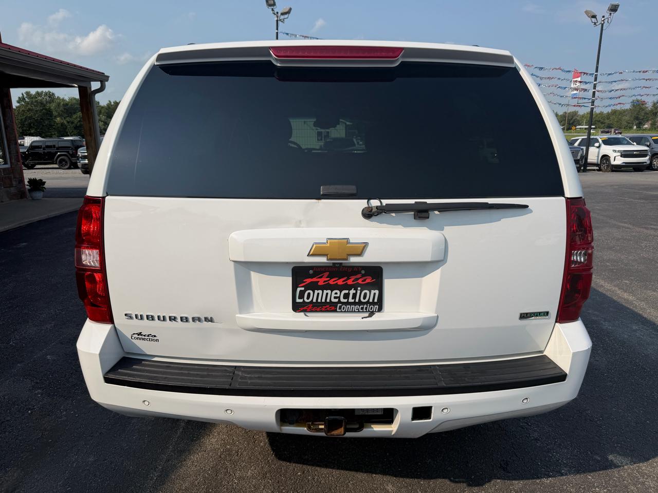 Chevrolet Suburban 4WD 4dr 1500 LT 2012