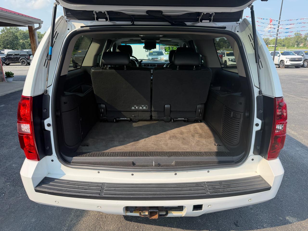 Chevrolet Suburban 4WD 4dr 1500 LT 2012