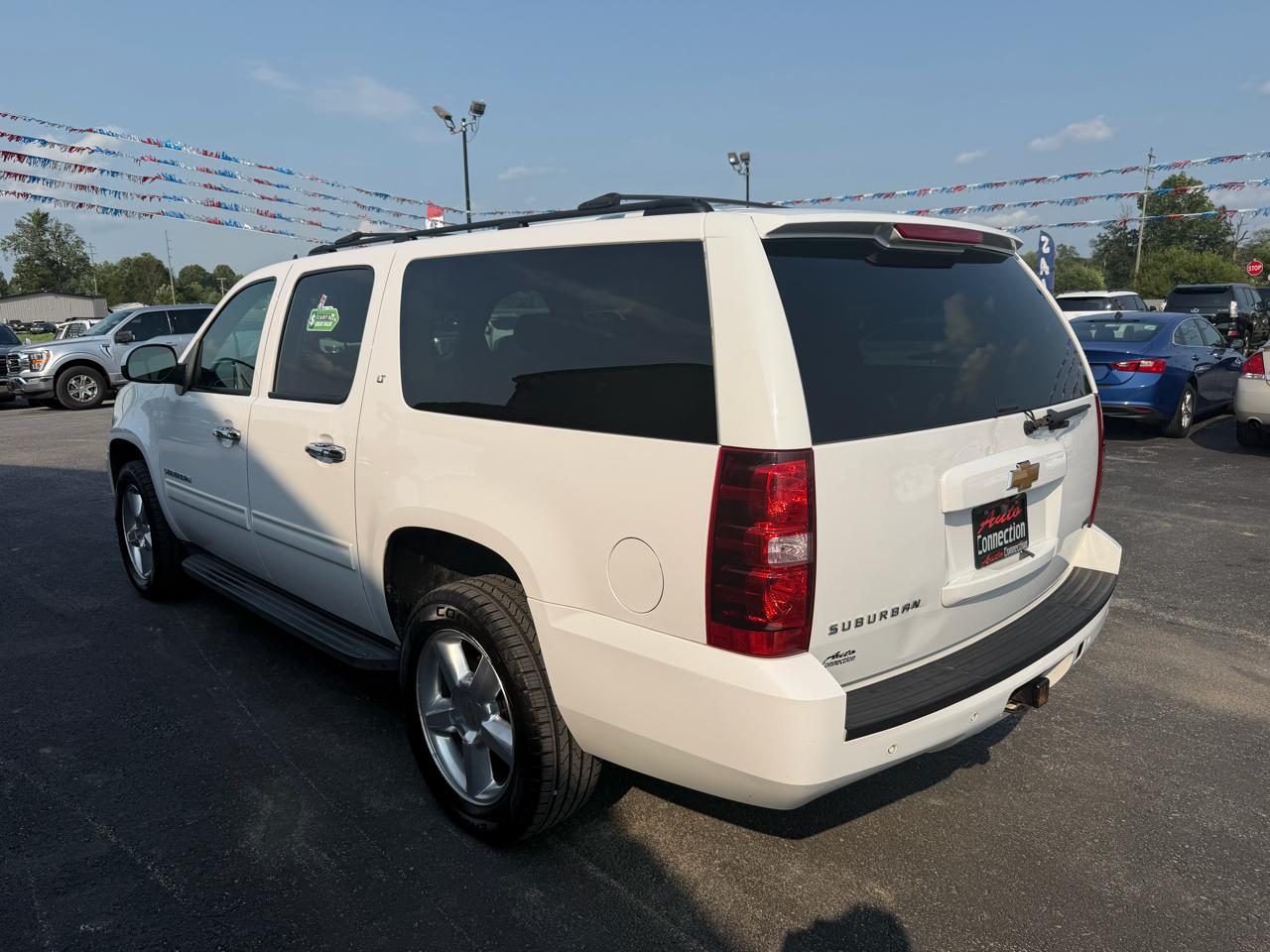 Chevrolet Suburban 4WD 4dr 1500 LT 2012