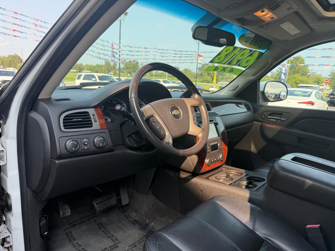 Chevrolet Suburban 4WD 4dr 1500 LT 2012