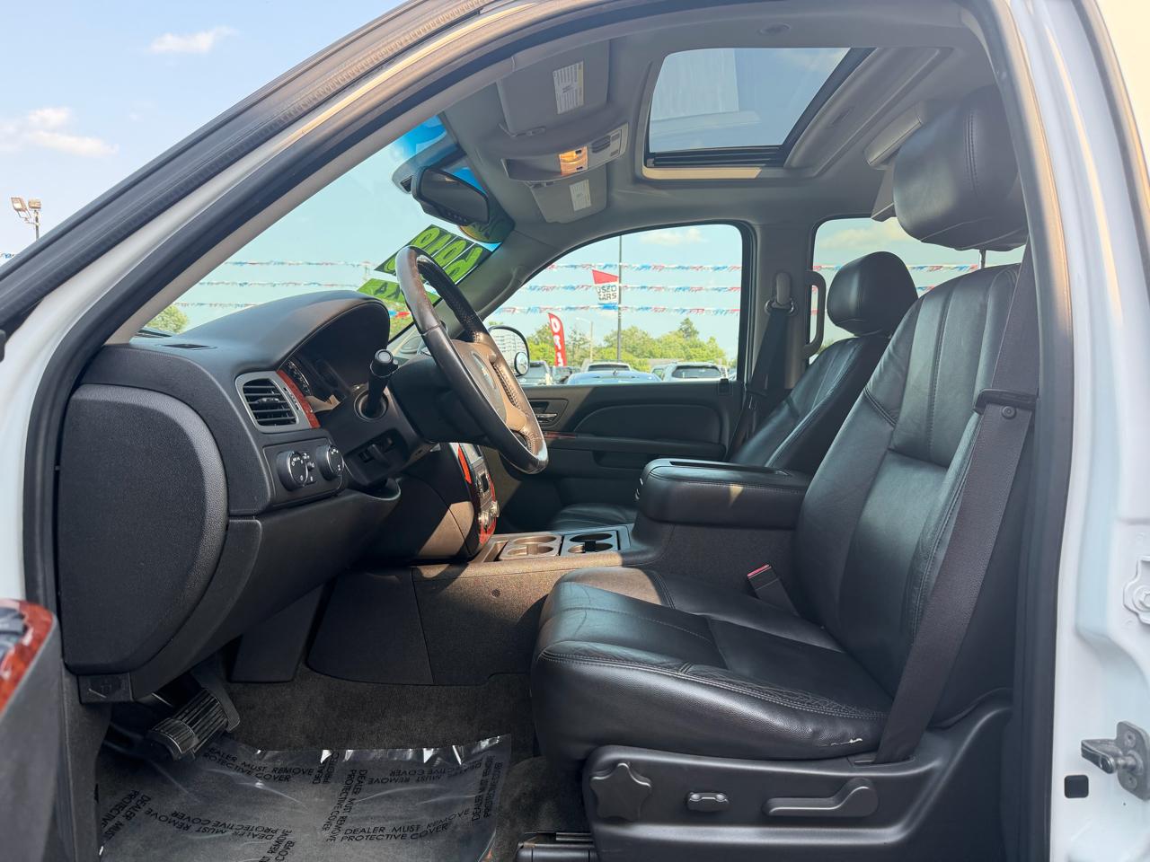 Chevrolet Suburban 4WD 4dr 1500 LT 2012