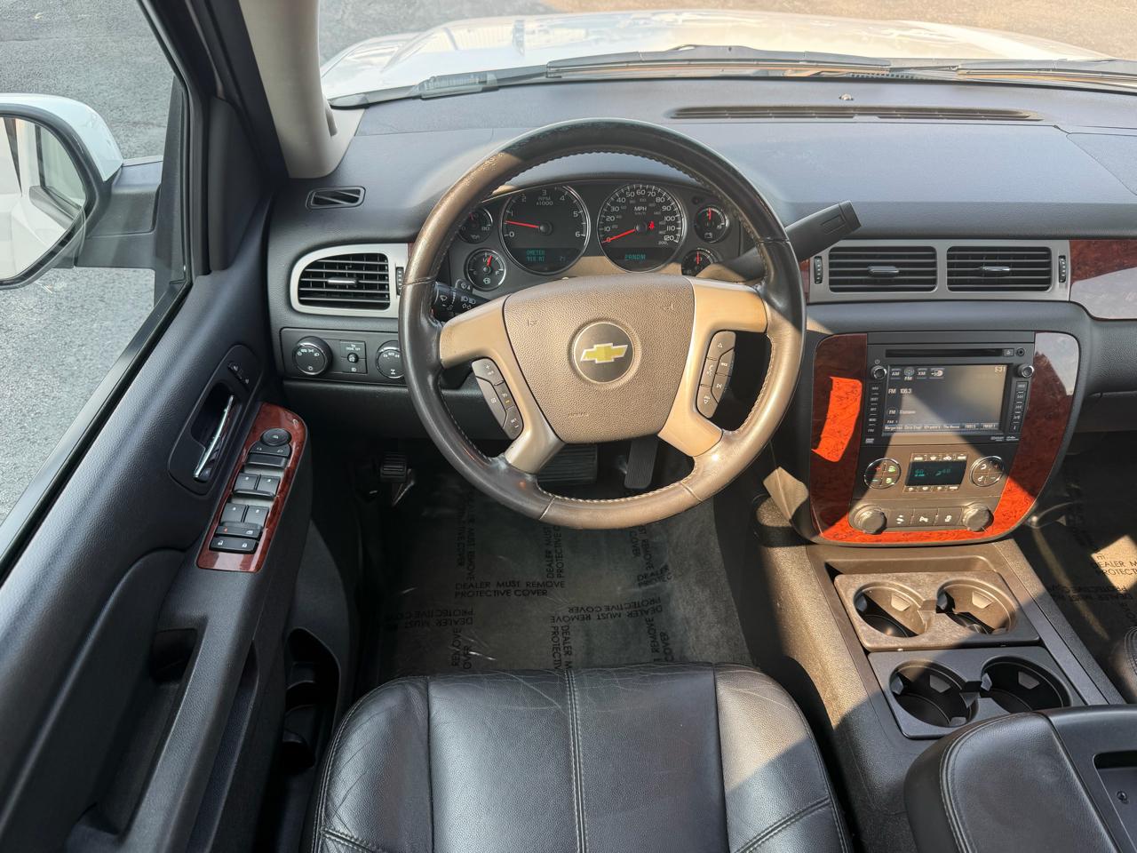 Chevrolet Suburban 4WD 4dr 1500 LT 2012