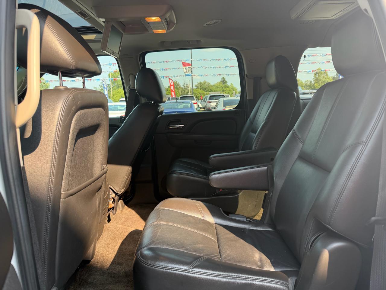 Chevrolet Suburban 4WD 4dr 1500 LT 2012
