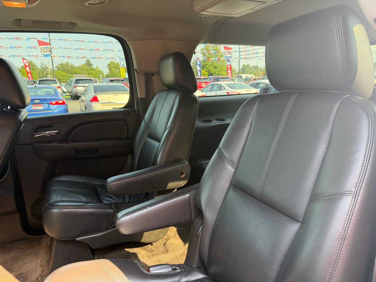 Chevrolet Suburban 4WD 4dr 1500 LT 2012