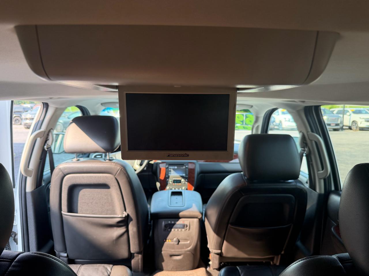 Chevrolet Suburban 4WD 4dr 1500 LT 2012