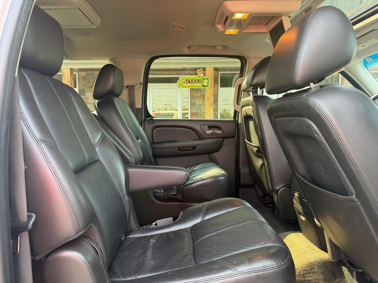 Chevrolet Suburban 4WD 4dr 1500 LT 2012