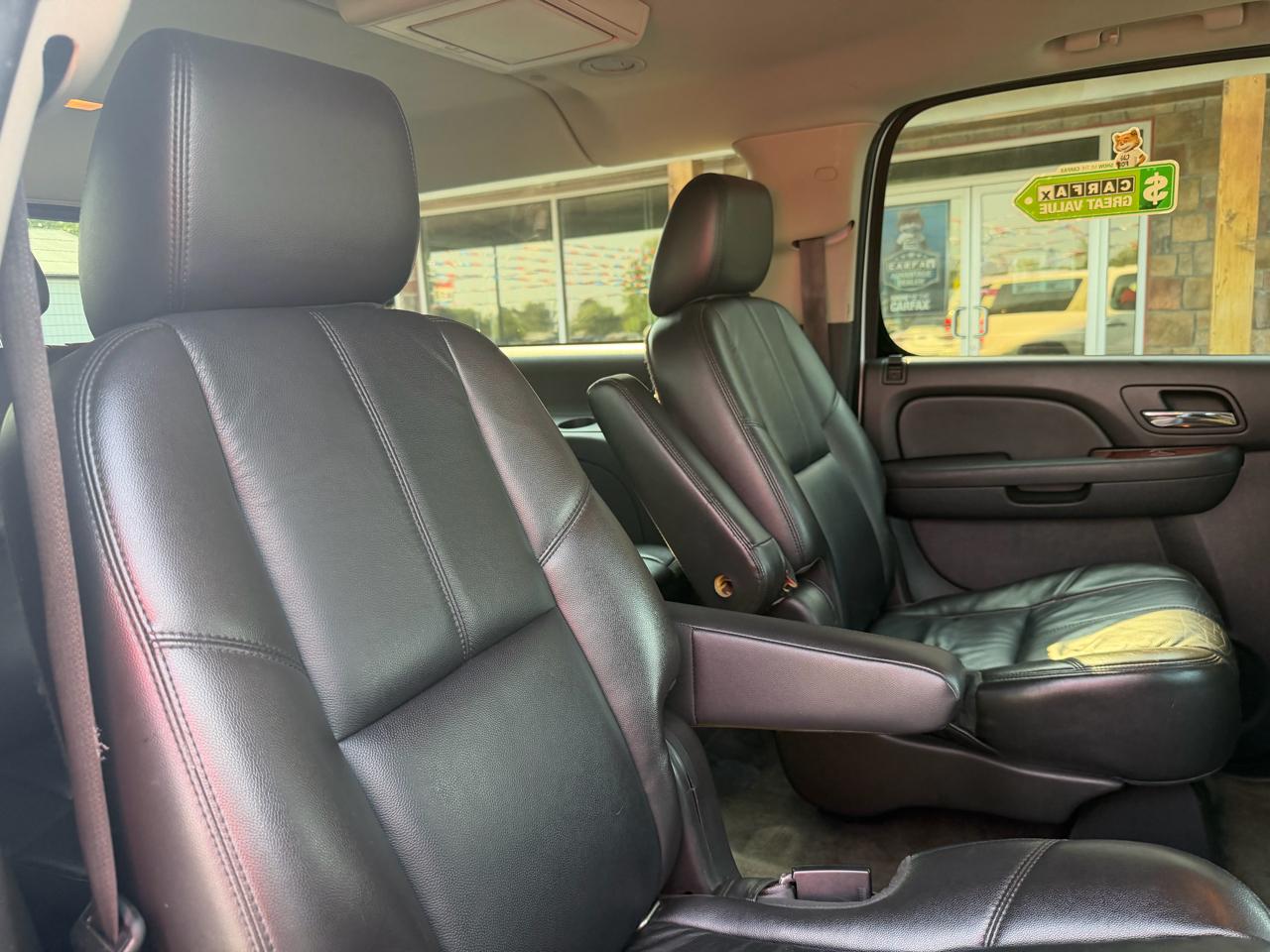 Chevrolet Suburban 4WD 4dr 1500 LT 2012