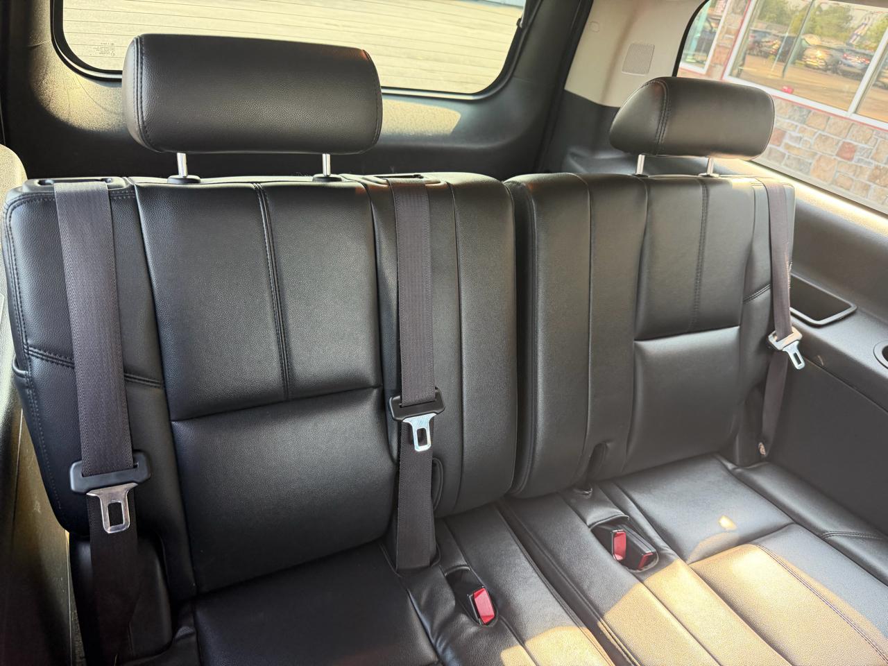 Chevrolet Suburban 4WD 4dr 1500 LT 2012
