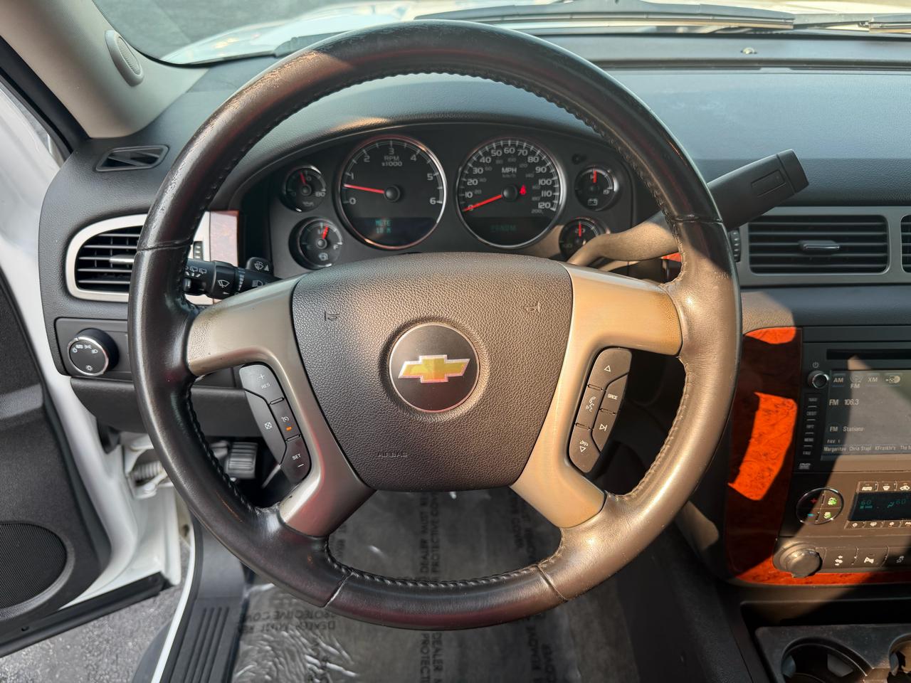 Chevrolet Suburban 4WD 4dr 1500 LT 2012