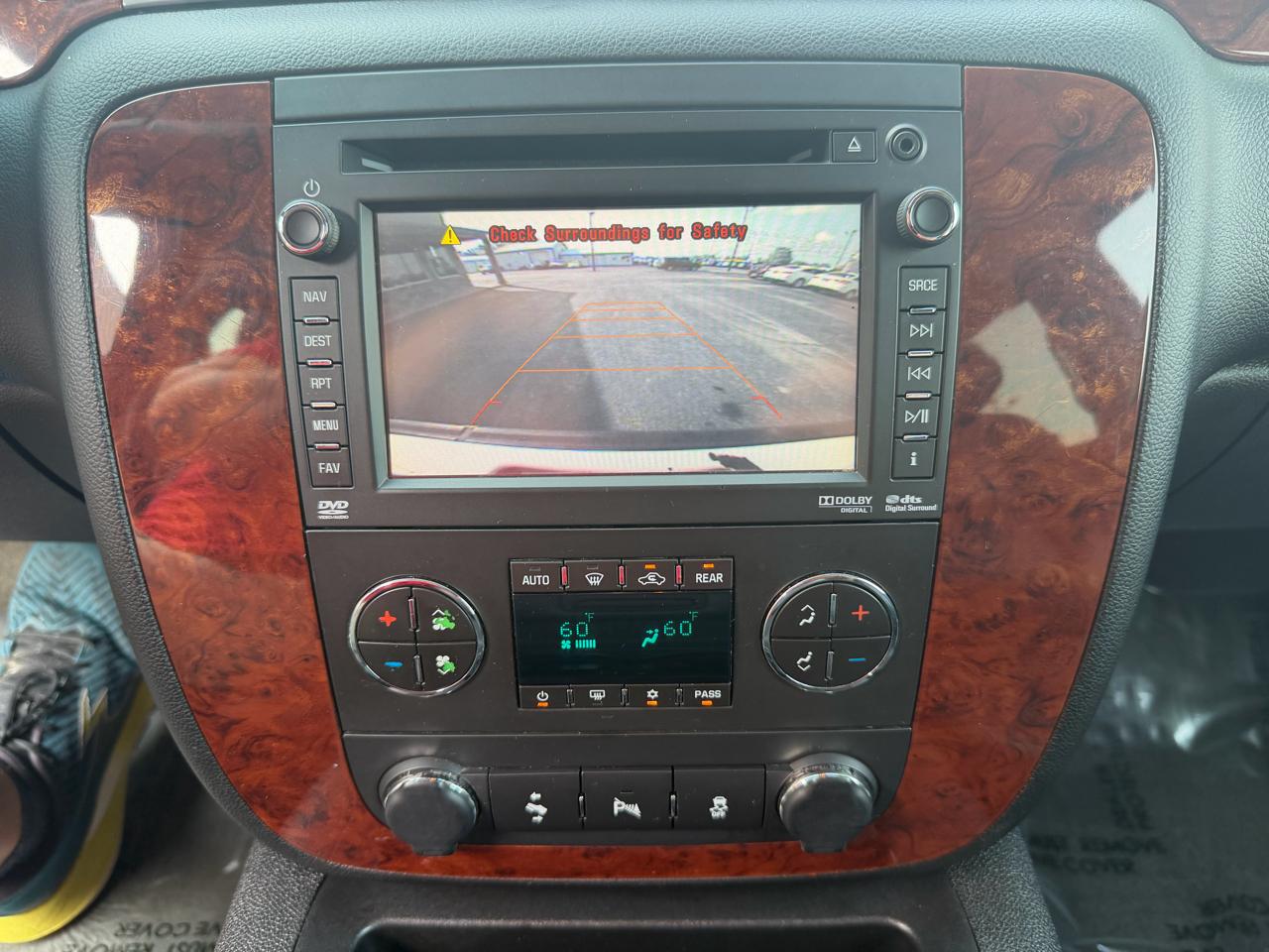 Chevrolet Suburban 4WD 4dr 1500 LT 2012