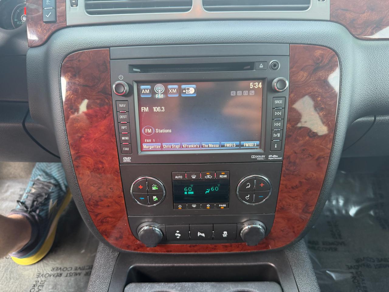 Chevrolet Suburban 4WD 4dr 1500 LT 2012