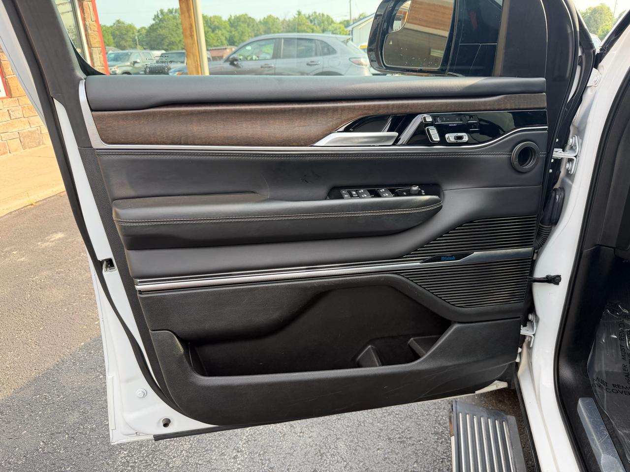 Jeep Grand Wagoneer 4x4 2023