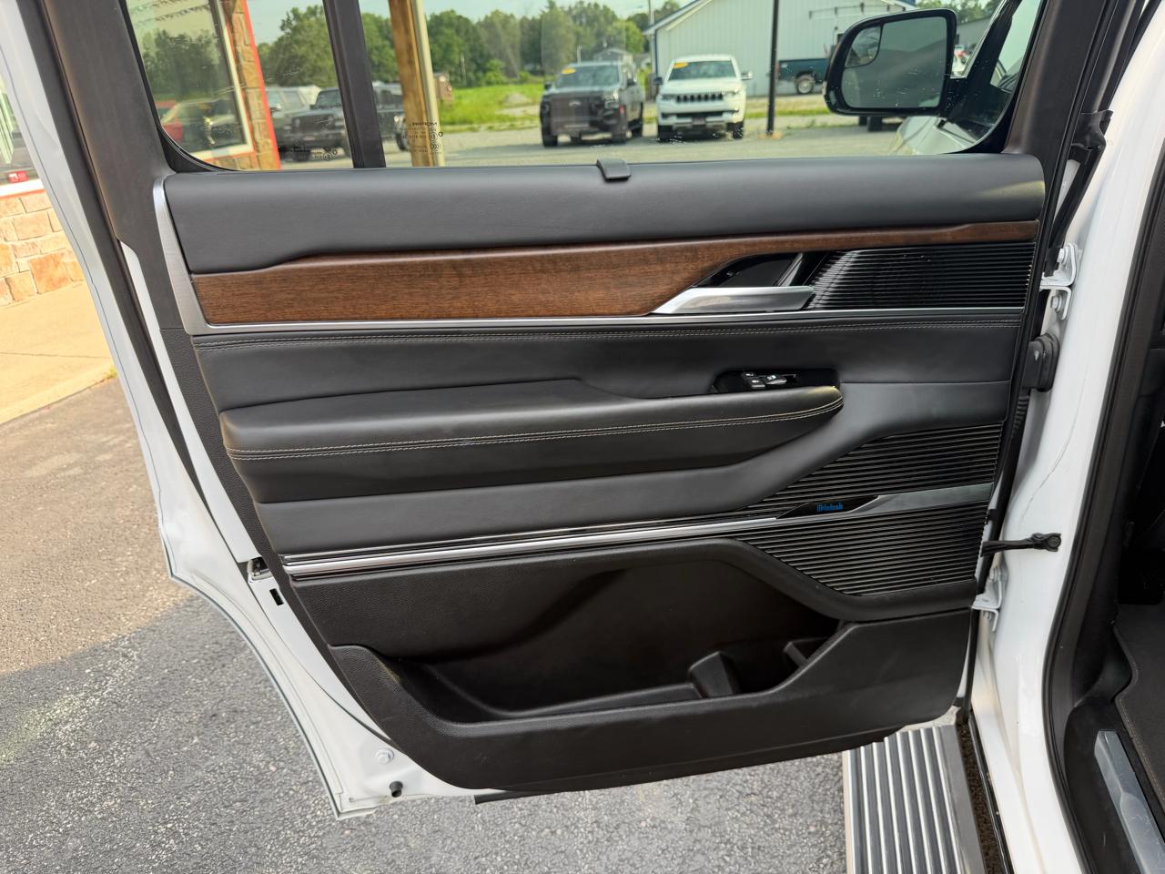Jeep Grand Wagoneer 4x4 2023
