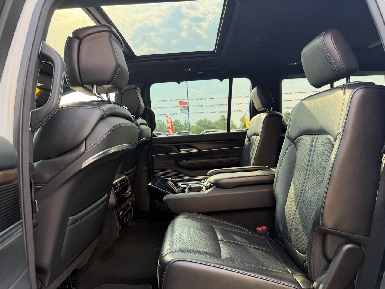 Jeep Grand Wagoneer 4x4 2023