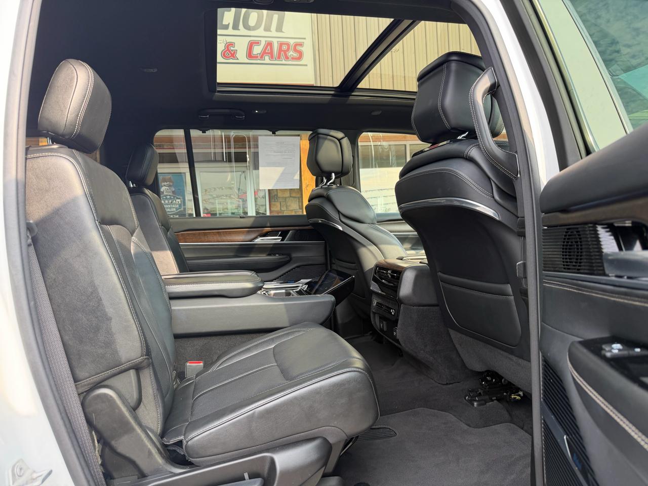 Jeep Grand Wagoneer 4x4 2023