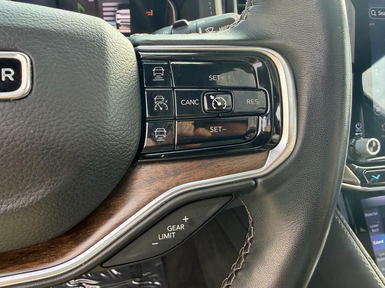 Jeep Grand Wagoneer 4x4 2023