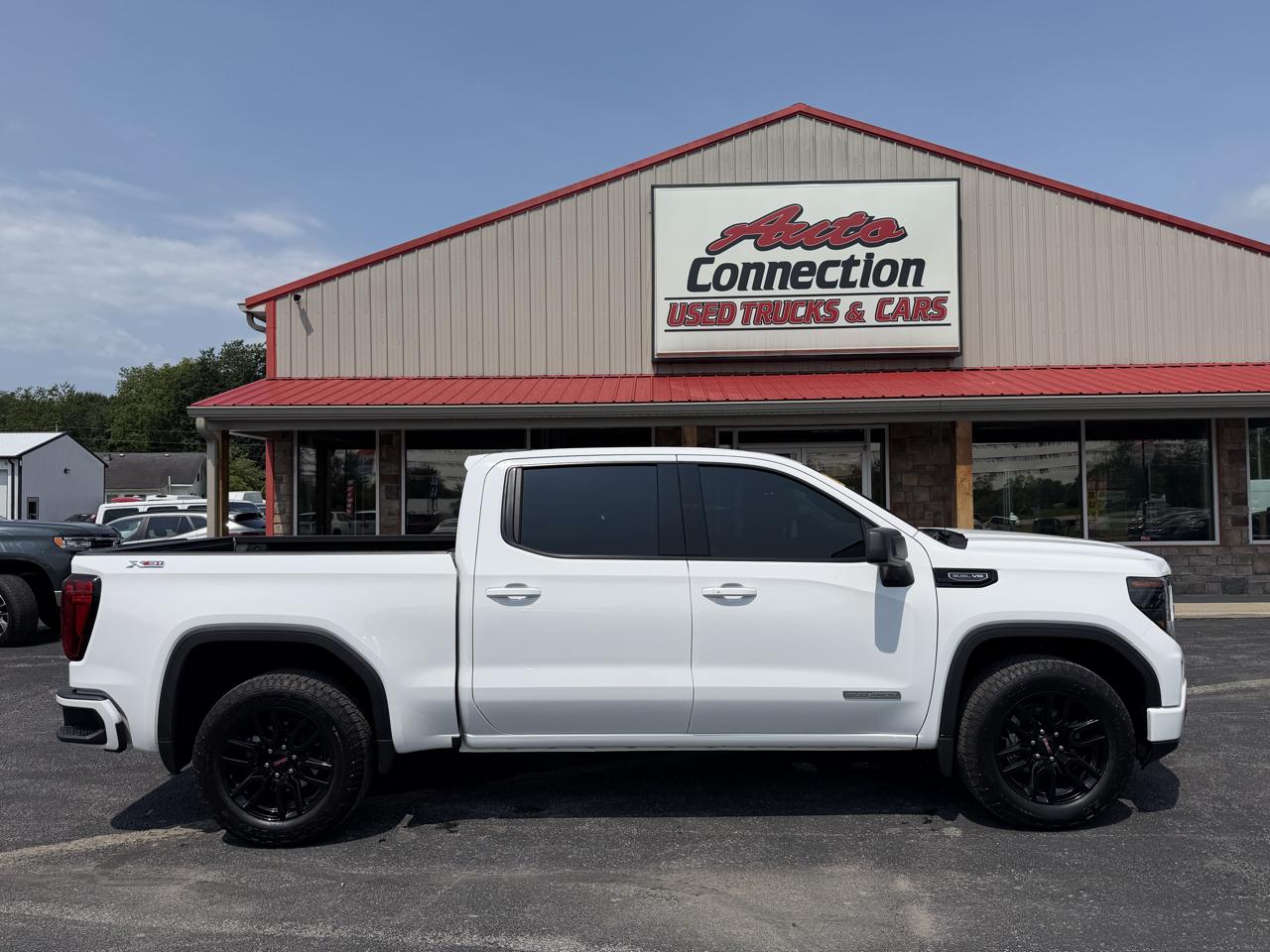 GMC Sierra 1500 4WD Crew Cab 147" Elevation w/3SB 2024