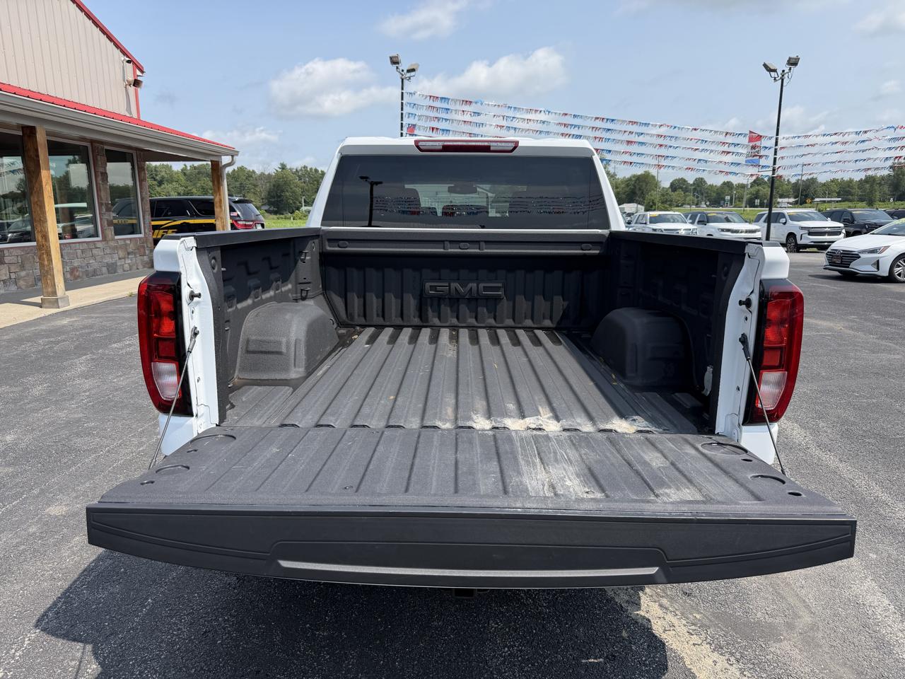 GMC Sierra 1500 4WD Crew Cab 147" Elevation w/3SB 2024