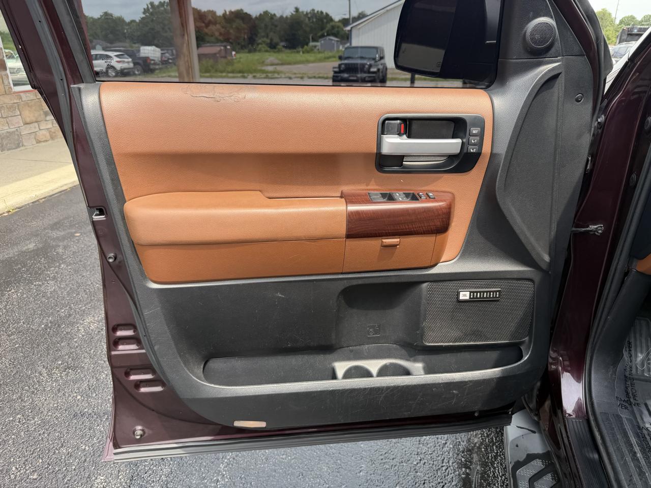 Toyota Sequoia 4WD 5.7L FFV Platinum (Natl) 2014