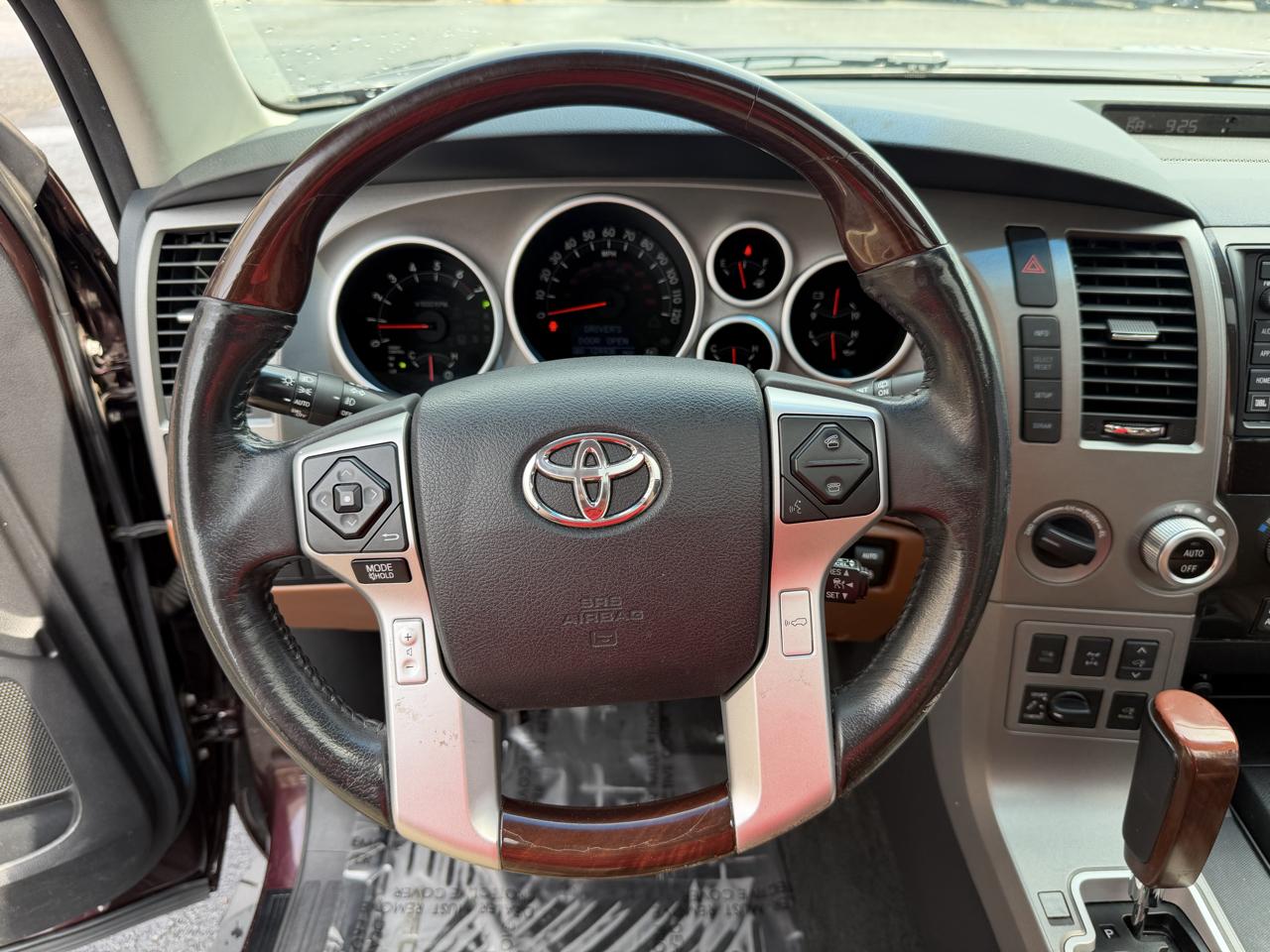Toyota Sequoia 4WD 5.7L FFV Platinum (Natl) 2014
