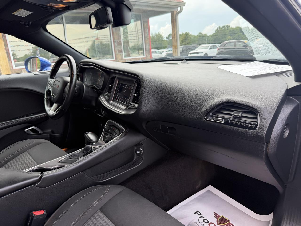 Dodge Challenger SXT RWD 2019