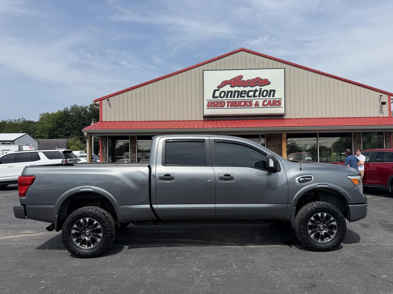 Nissan Titan XD 4x4 Diesel Crew Cab PRO-4X 2017