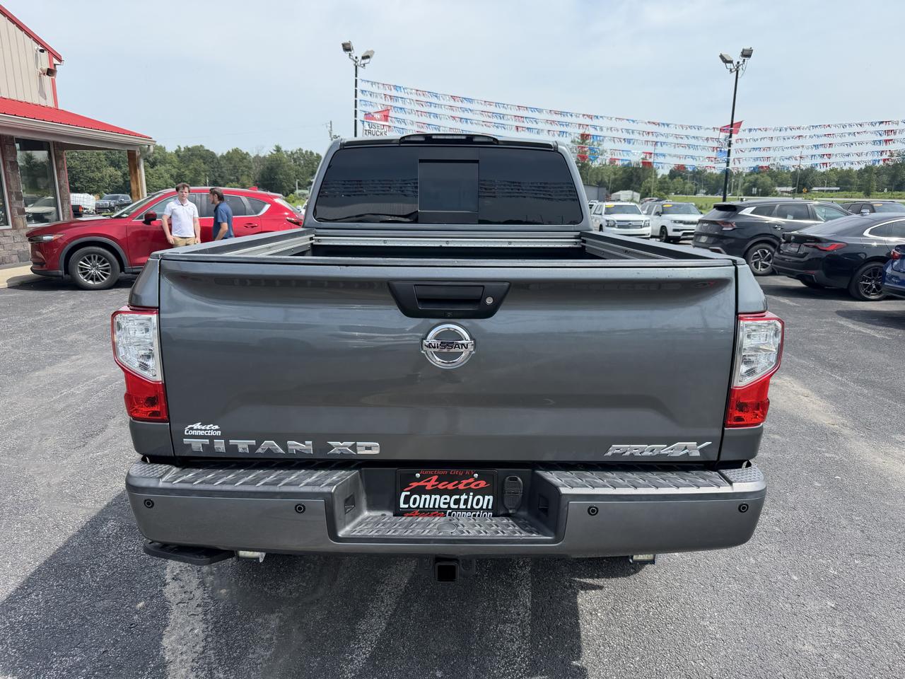 Nissan Titan XD 4x4 Diesel Crew Cab PRO-4X 2017