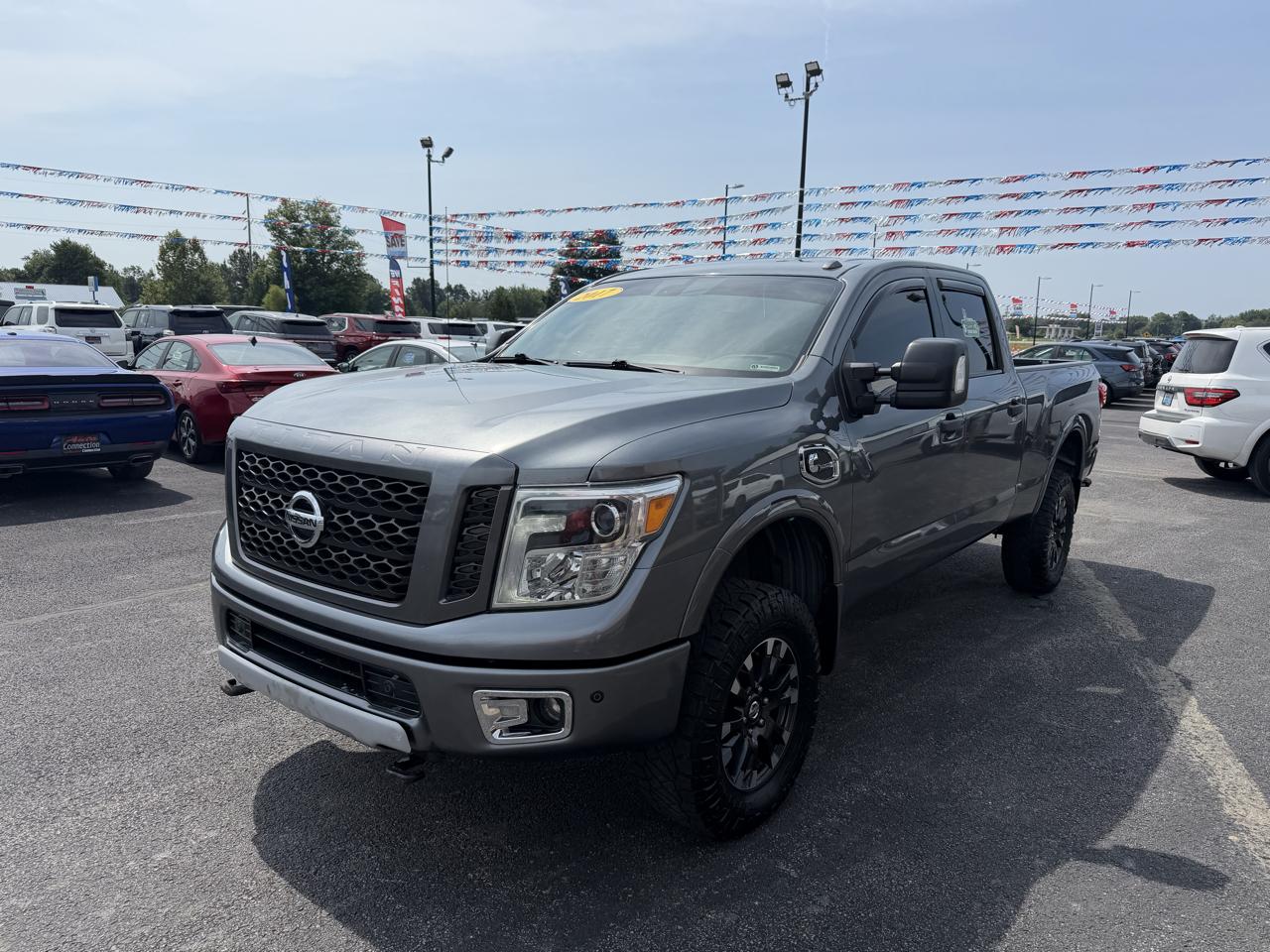 Nissan Titan XD 4x4 Diesel Crew Cab PRO-4X 2017