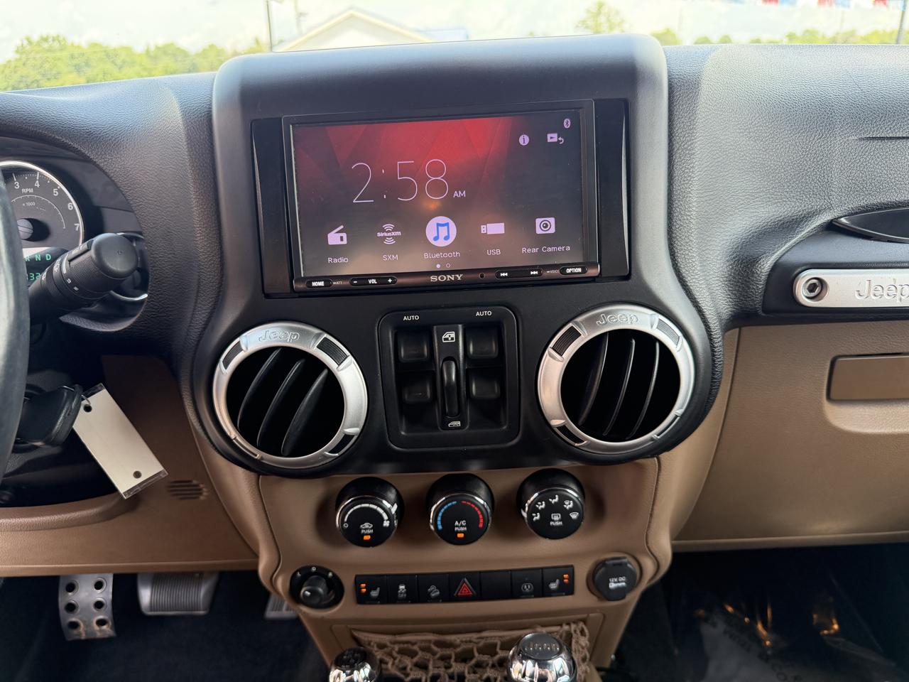 Jeep Wrangler Unlimited 4WD 4dr Sahara 2015