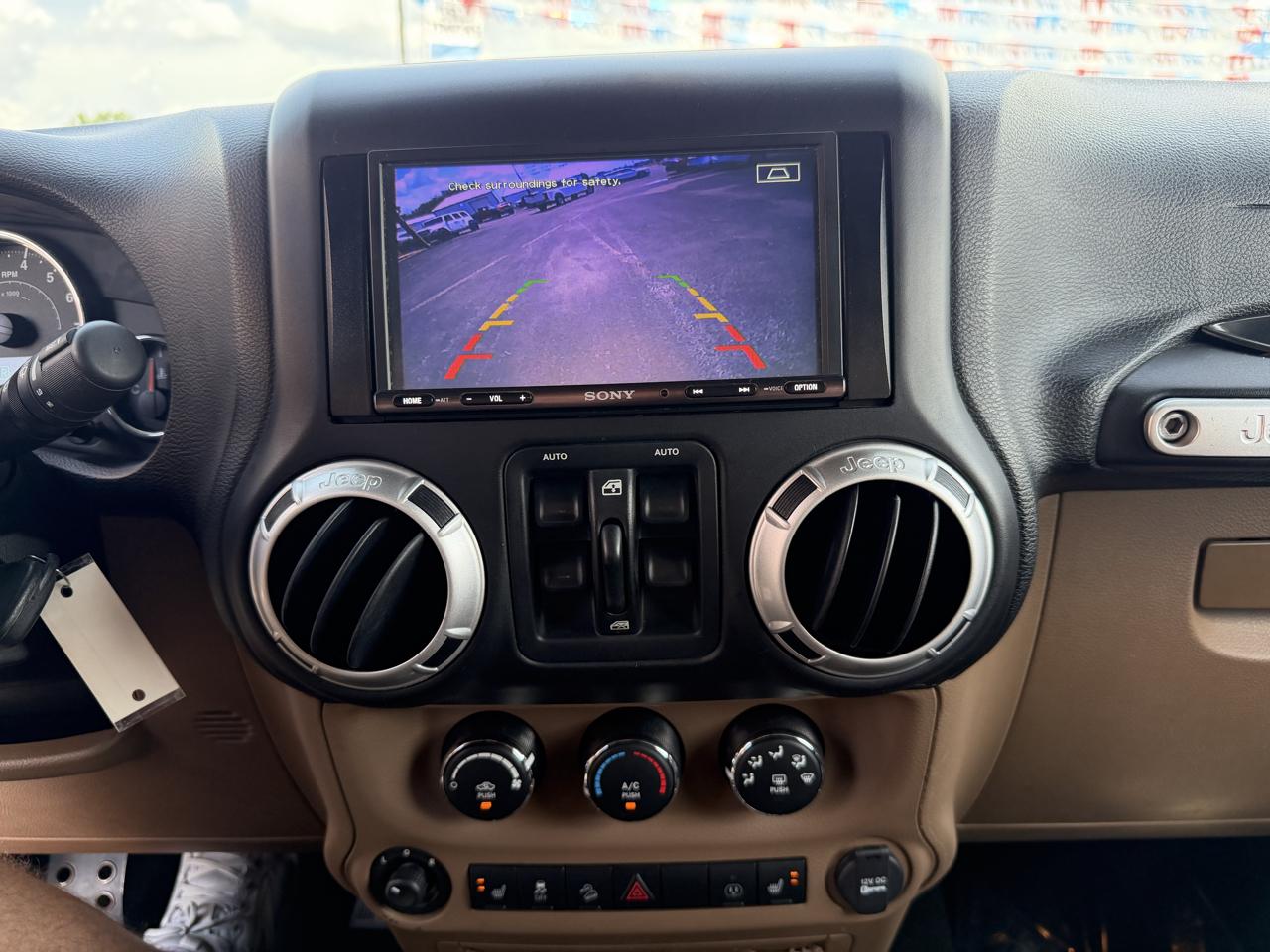 Jeep Wrangler Unlimited 4WD 4dr Sahara 2015