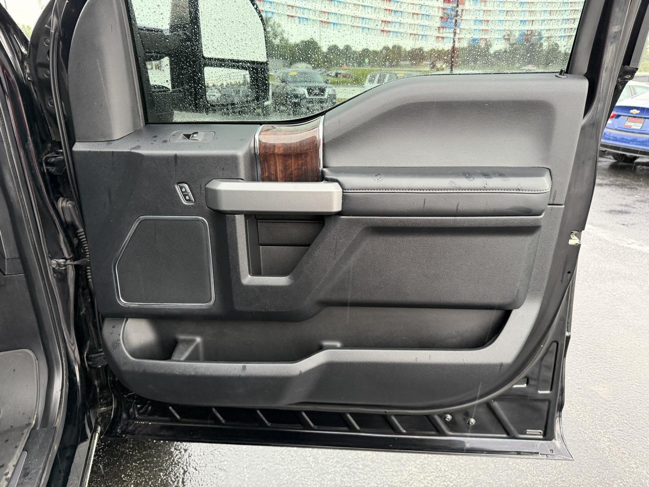 Ford Super Duty F-250 SRW 4WD Crew Cab 156" Platinum 2017