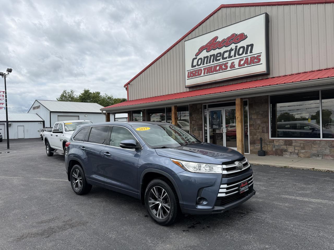 Toyota Highlander LE V6 AWD (Natl) 2017