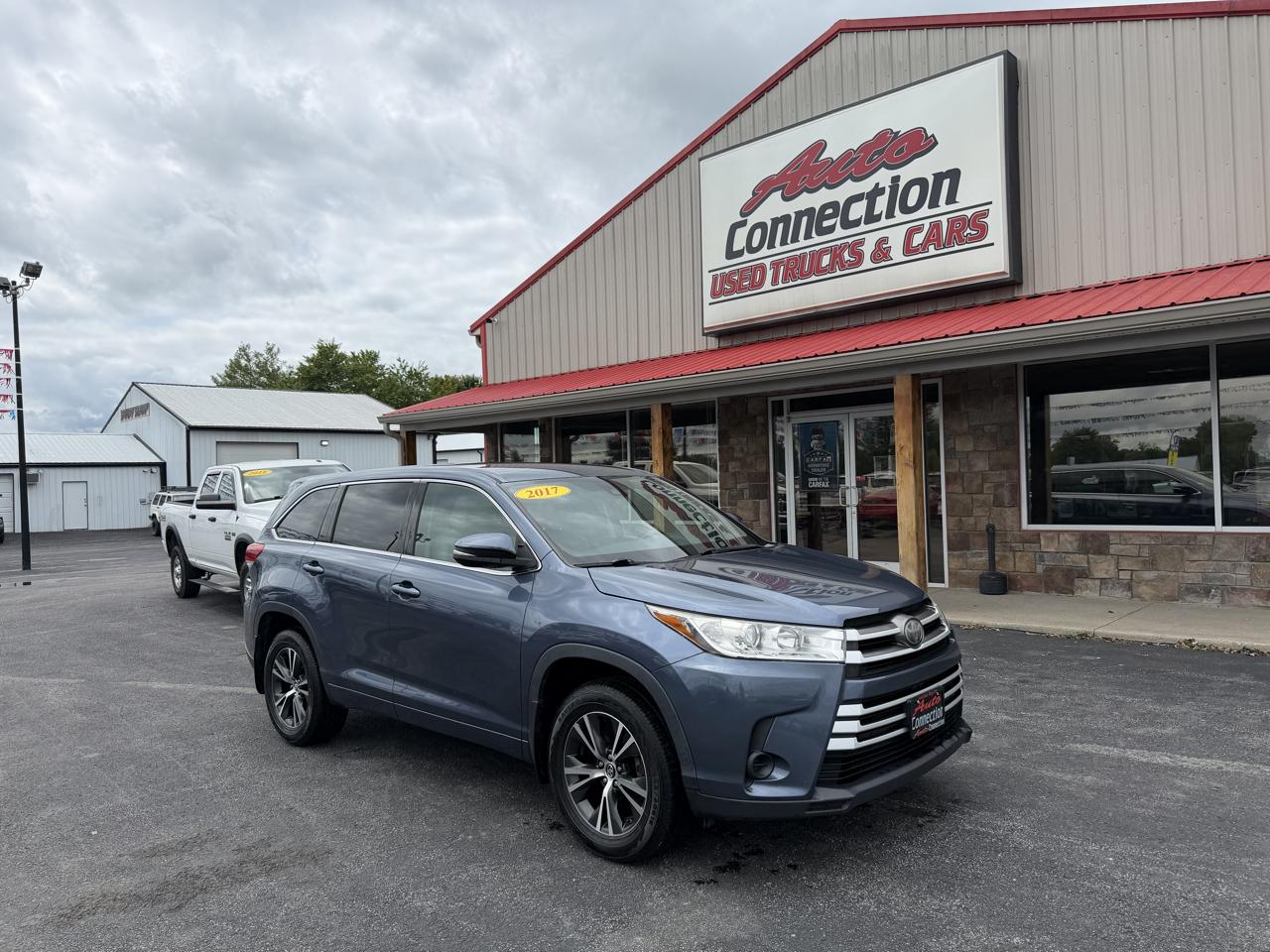 Toyota Highlander LE V6 AWD (Natl) 2017