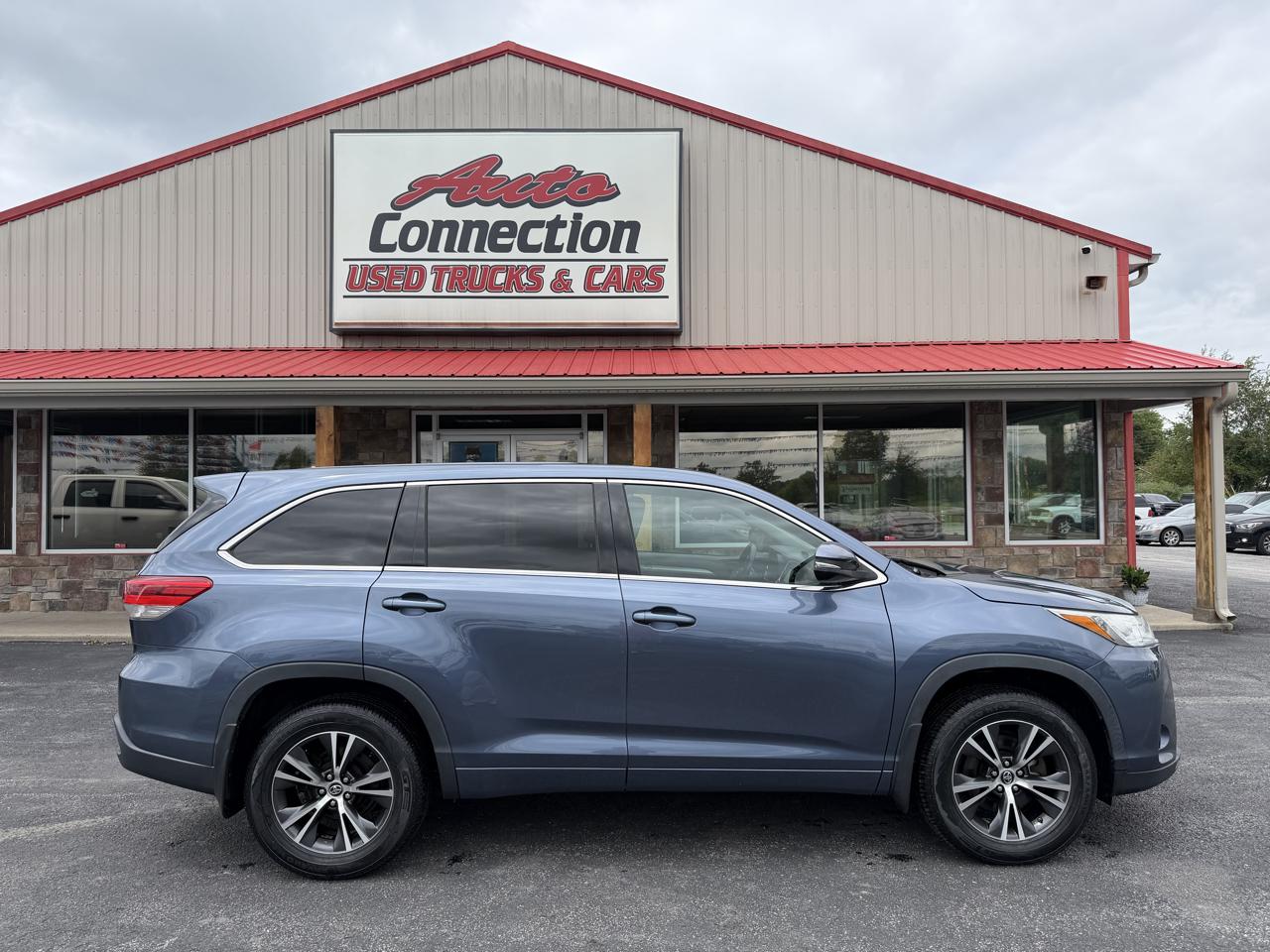 Toyota Highlander LE V6 AWD (Natl) 2017