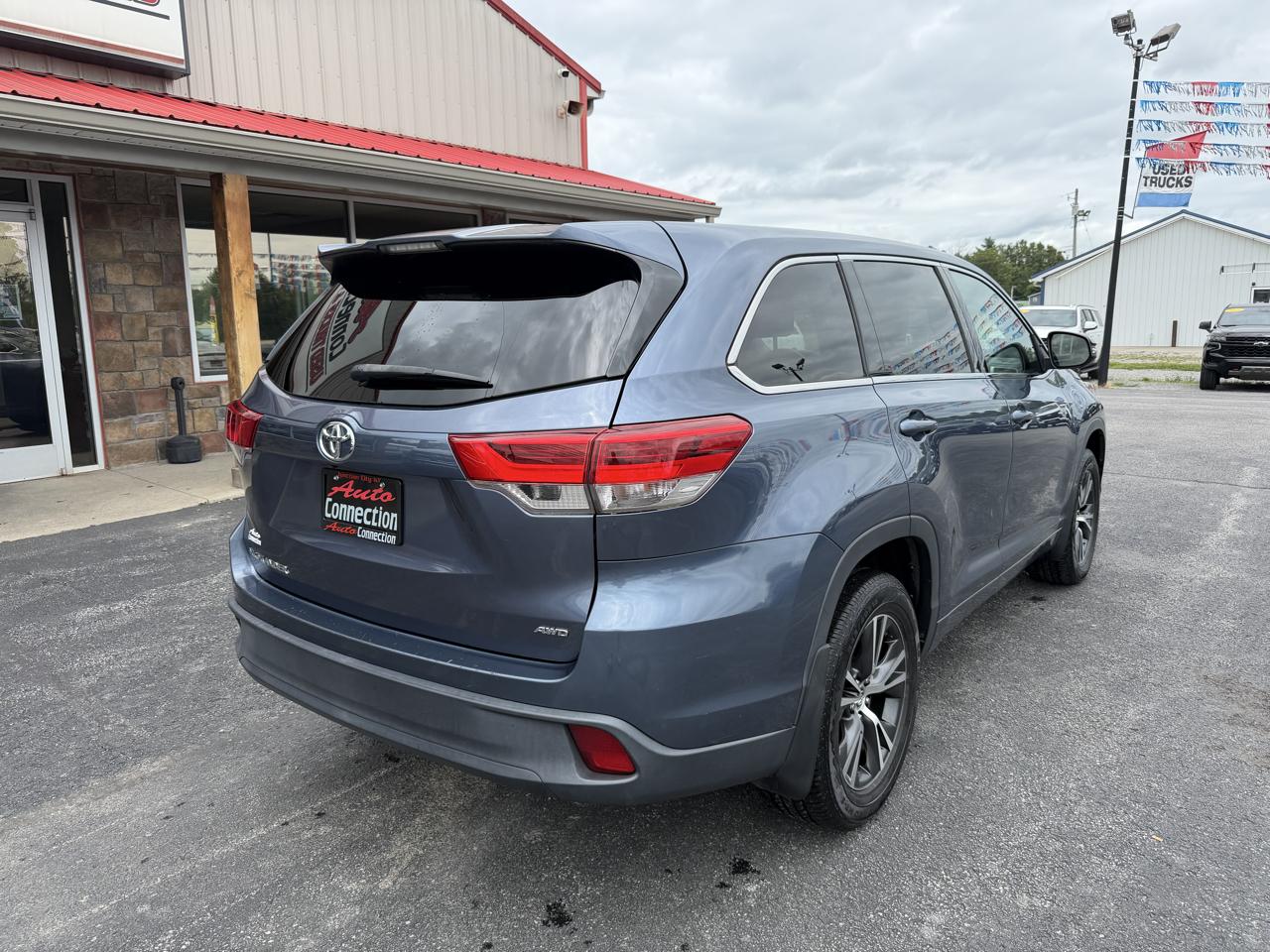 Toyota Highlander LE V6 AWD (Natl) 2017