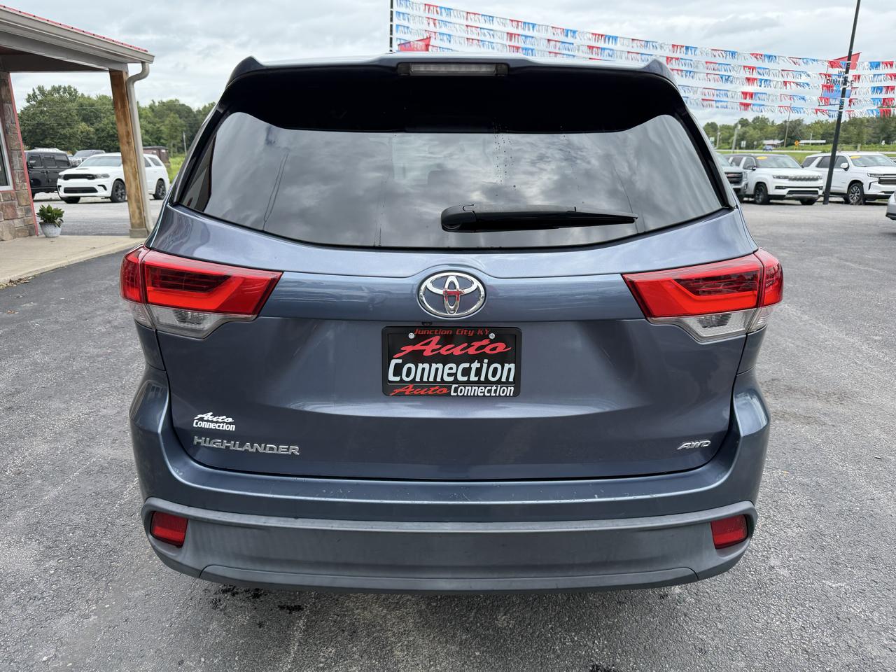 Toyota Highlander LE V6 AWD (Natl) 2017