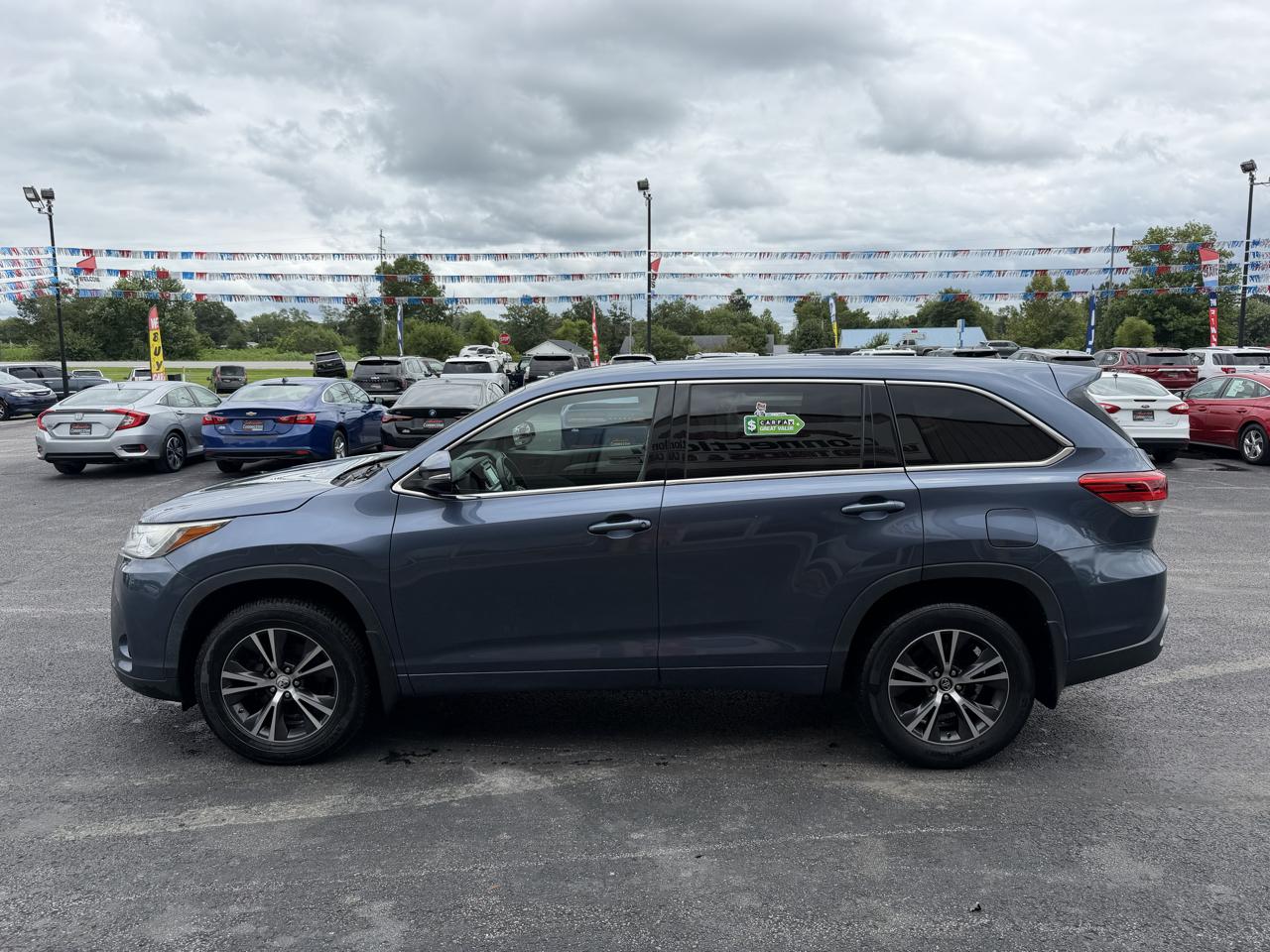 Toyota Highlander LE V6 AWD (Natl) 2017