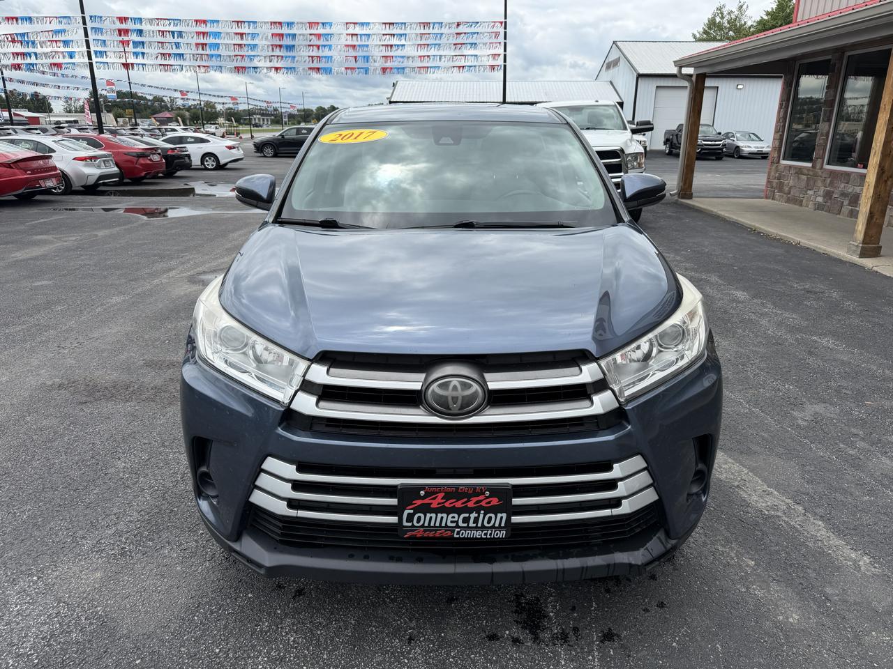 Toyota Highlander LE V6 AWD (Natl) 2017