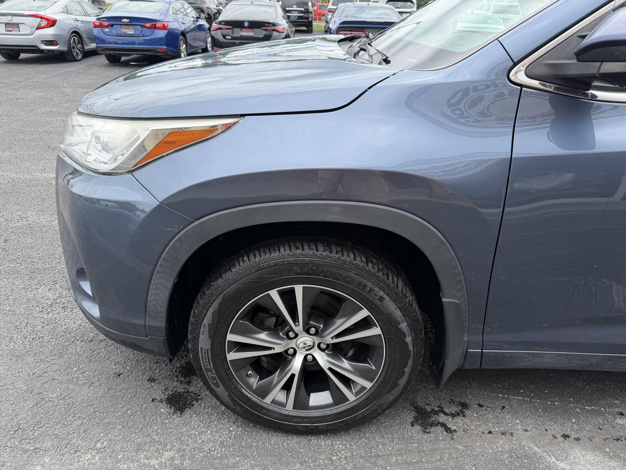 Toyota Highlander LE V6 AWD (Natl) 2017