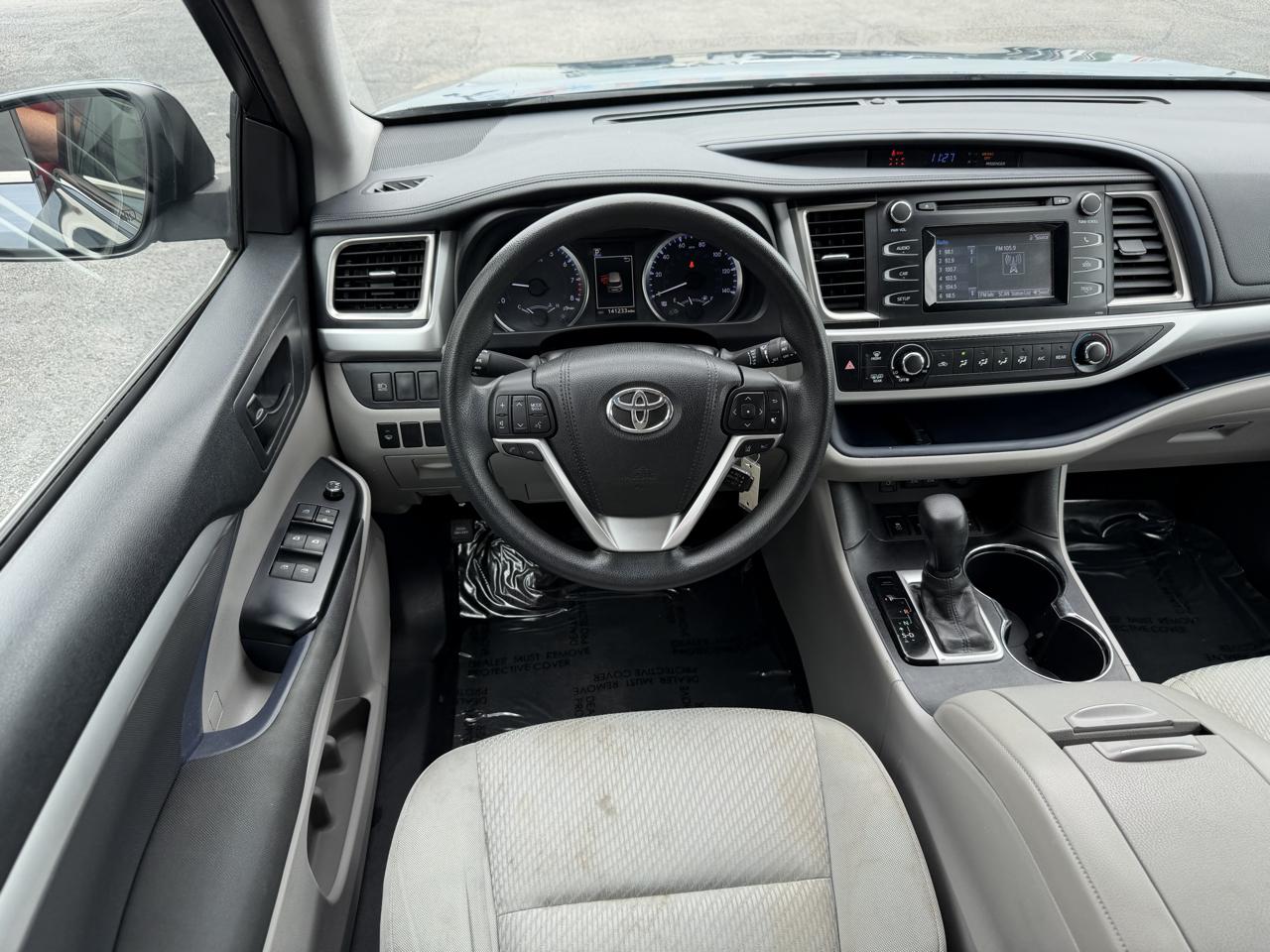Toyota Highlander LE V6 AWD (Natl) 2017