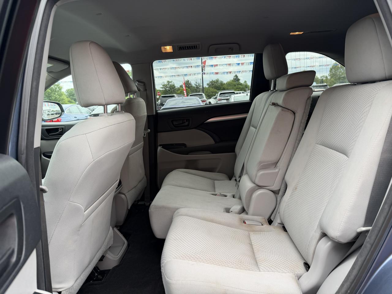 Toyota Highlander LE V6 AWD (Natl) 2017