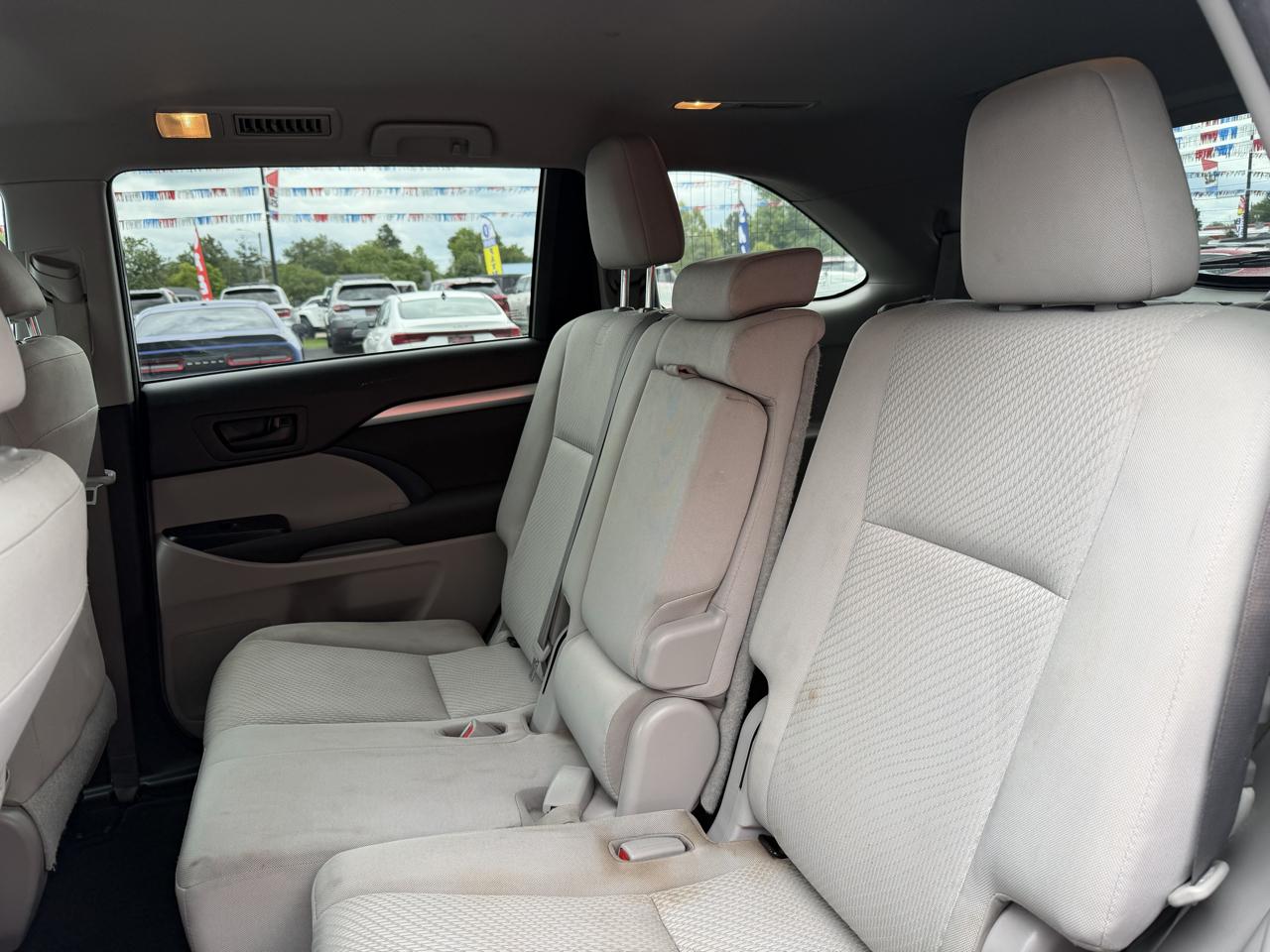 Toyota Highlander LE V6 AWD (Natl) 2017
