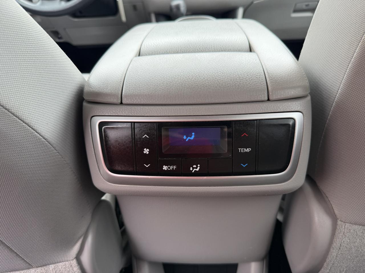 Toyota Highlander LE V6 AWD (Natl) 2017