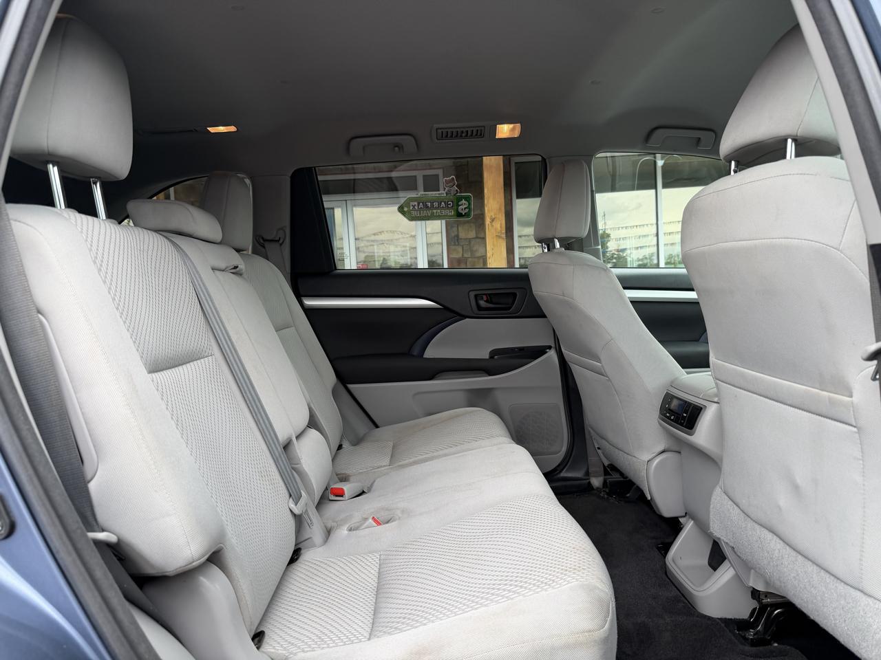 Toyota Highlander LE V6 AWD (Natl) 2017