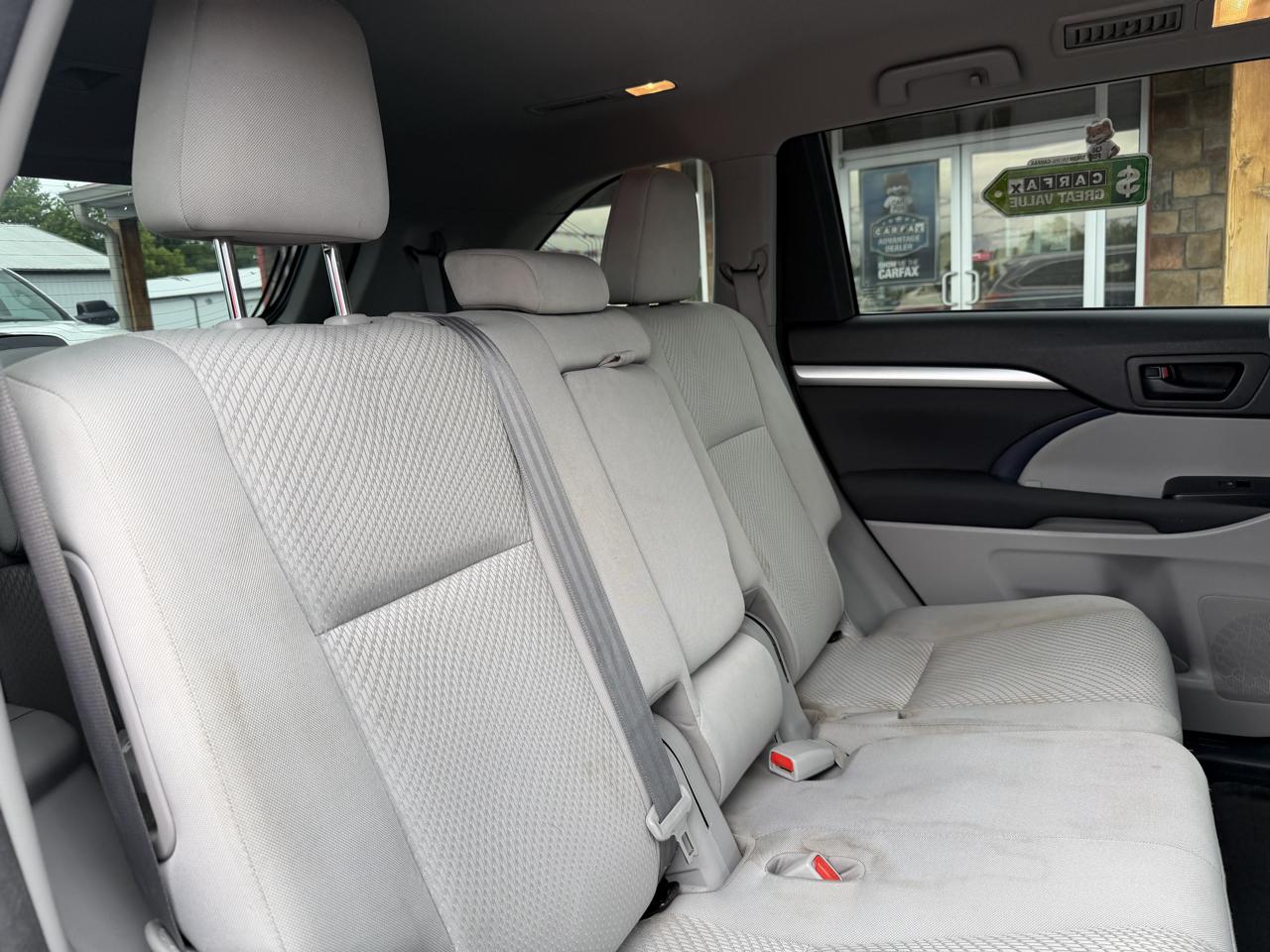 Toyota Highlander LE V6 AWD (Natl) 2017