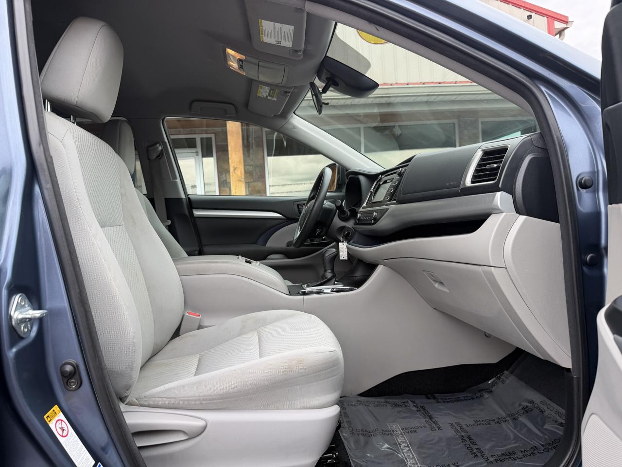 Toyota Highlander LE V6 AWD (Natl) 2017