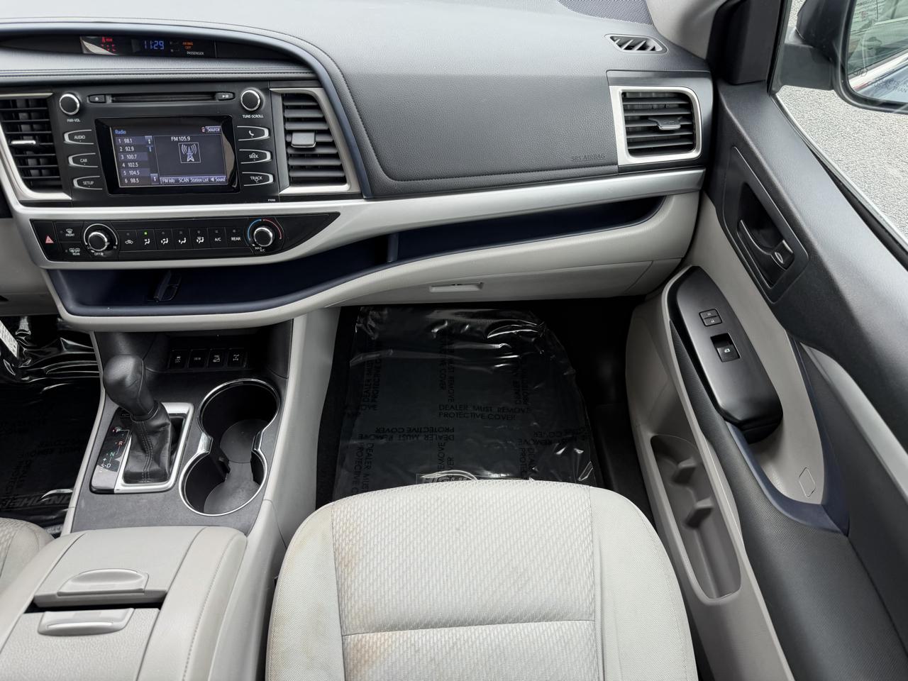 Toyota Highlander LE V6 AWD (Natl) 2017