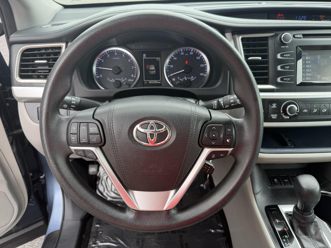 Toyota Highlander LE V6 AWD (Natl) 2017